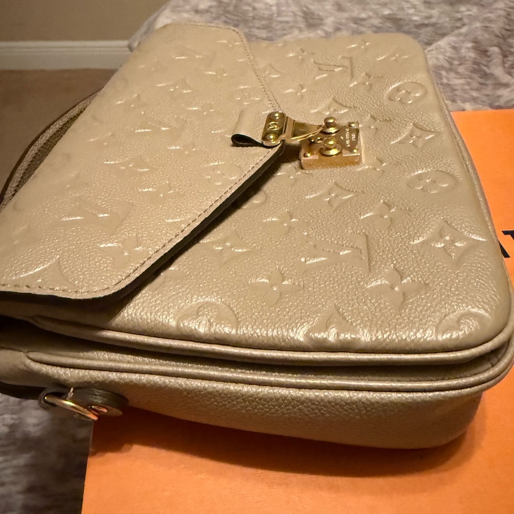 Louis Vuitton Empreinte Pochette Metis Beige - Picture 7 of 15